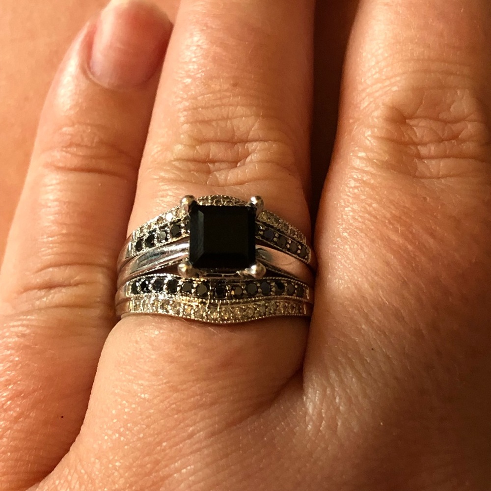 Black diamond wedding ring set